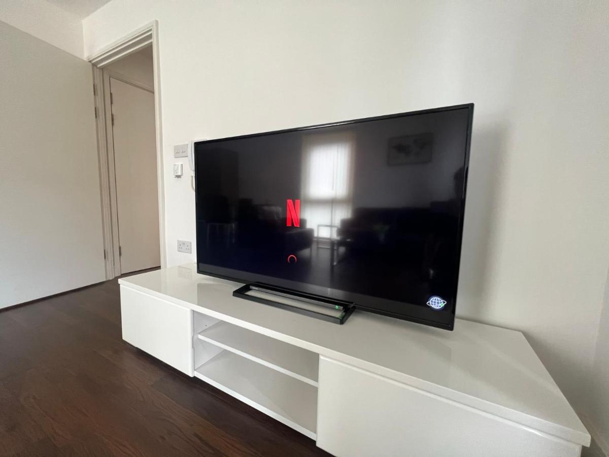 Modern 2Br 2Ba Apt Wparking Sleeps 6 Comfortably Londra Exterior foto