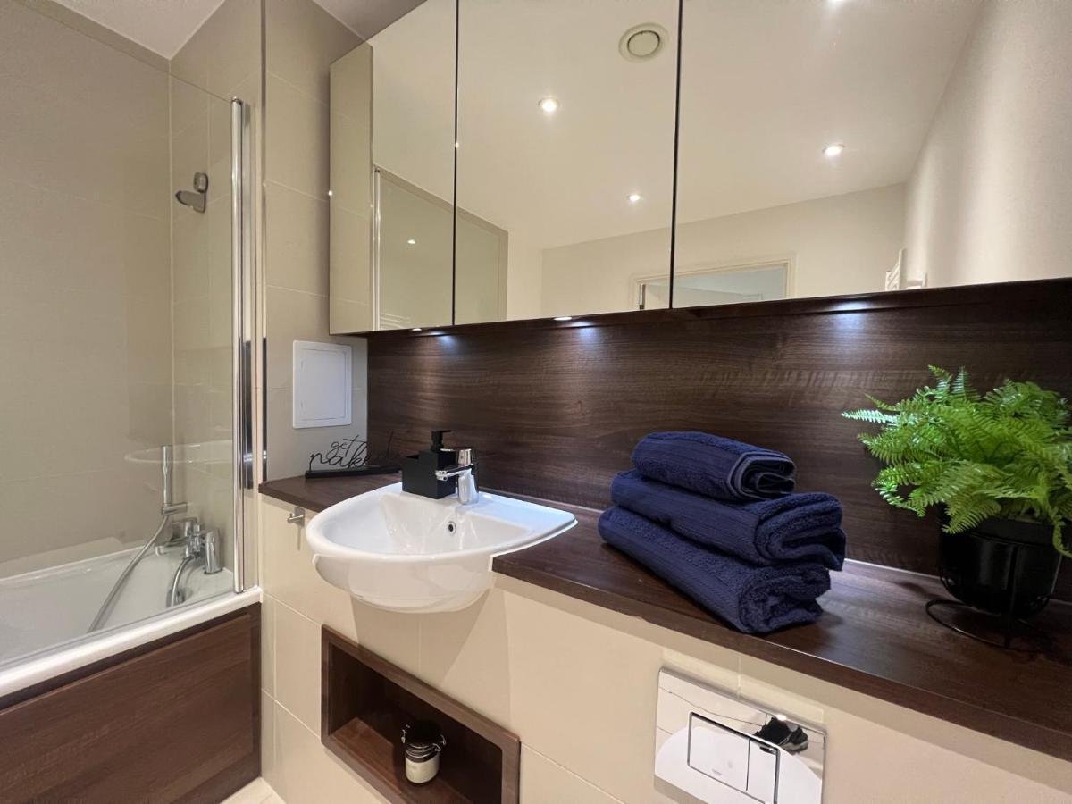 Modern 2Br 2Ba Apt Wparking Sleeps 6 Comfortably Londra Exterior foto