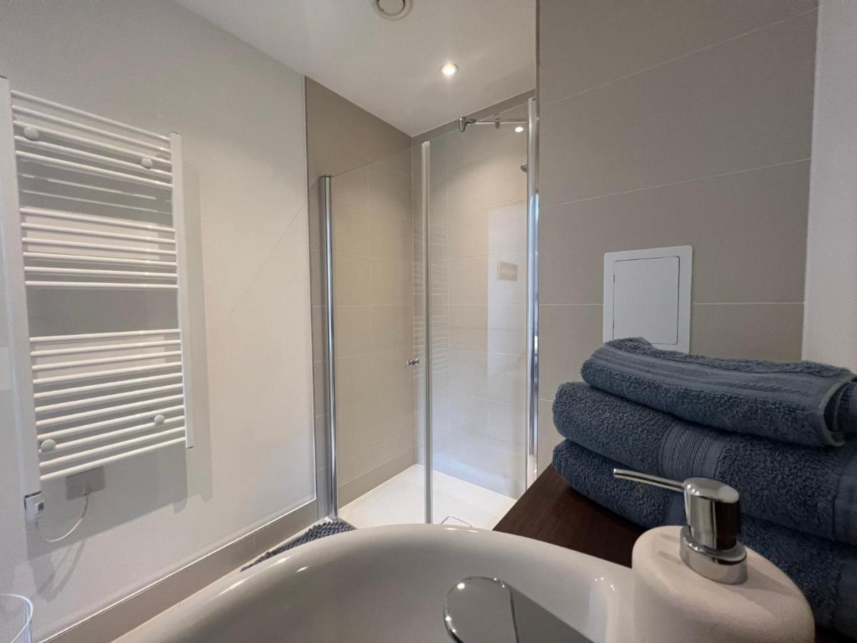 Modern 2Br 2Ba Apt Wparking Sleeps 6 Comfortably Londra Exterior foto